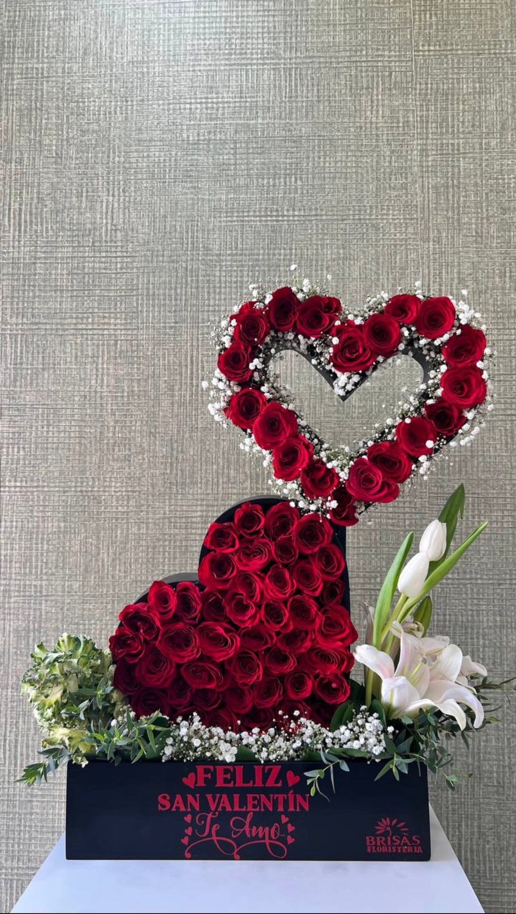 Arreglo doble corazón de madera