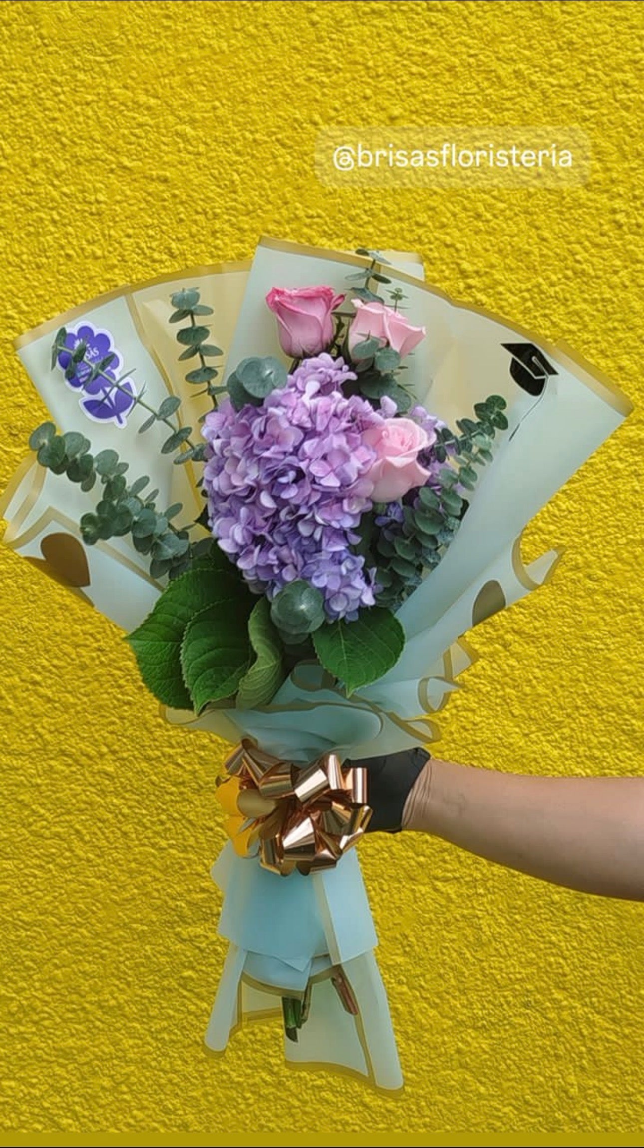 Bouquet con hortencias y rosas