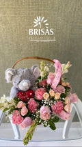 Cesta con flores y peluche